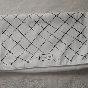 CHANEL White Karl Lagerfeld dust bag for Maxi